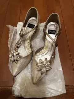 卑弥呼 パンプス ゴールド 花モチーフ 22.5cmのサムネイル