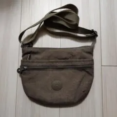 キプリング　サコッシュ　ベージュ