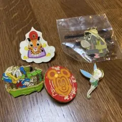 ディズニー　ピンバッジ他セット　5種類