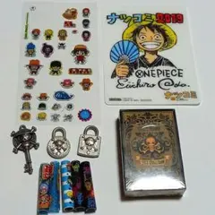 ワンピースグッズまとめ売り　麦わらの一味　海賊　メタルチャーム　トランプ　シール