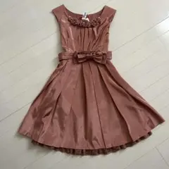 ピンクドレス フリル付き