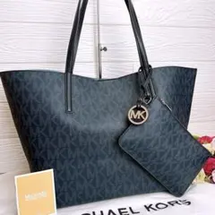 美品☆MICHAEL KORSマイケルコース トートバッグ ポーチ付き ネイビーのサムネイル