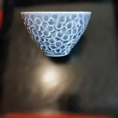 花模様の青いボウル