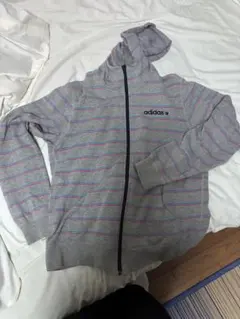 adidas フーディー