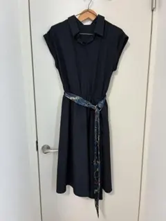 ネイビー 半袖キレイめワンピース ベルト付きのサムネイル
