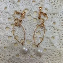 イヤリング　コットンパール　ゴールドカラー　アクセサリー