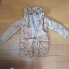 ベージュ フード付きダウンジャケット