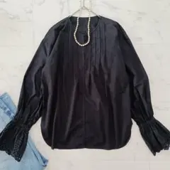 bow.a ORGANDY PIN TUCK BLOUSE ブラック - メルカリ