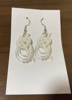 水引ピアスホワイト系白あわじ結び ハンドメイドアクセサリーティッシュ付
