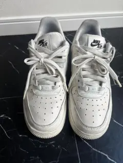 NIKE AIR FORCE 1 '07 エッセンシャル