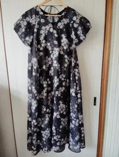 AmeriVINTAGE 花柄 シアー素材 半袖 ひざ丈ワンピースのサムネイル