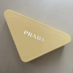 PRADA イエロー三角形ギフトボックス