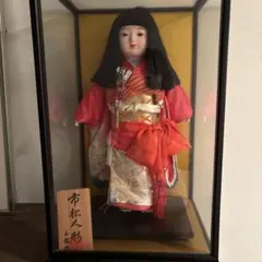 市松人形 玉雅 赤い豪華な着物 髪飾り付き 姫カット 市松人形 玉雅 赤い豪華な着物 髪飾り付き 姫カット 新品同様 - メルカリ