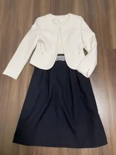 セレモニースーツ　7号　白ジャケットとネイビーワンピース2点セット