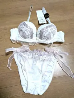 B65 　ホワイト✕清楚系インナーセット