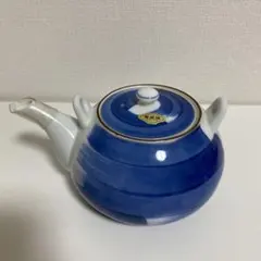 急須と蓋付き湯呑みのセット