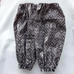 ハンドメイド　チャコールグレー系　黒とシルバーのハート柄　シンプルアームカバー