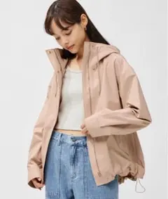 ベージュ フード付き マウンテンパーカーGU