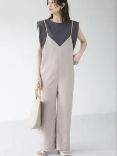 ELENCARE DUE Vネックサロペットパンツ ピンクベージュのサムネイル