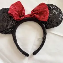 ミニーマウス Disneyカチューシャ 黒と赤のスパンコール