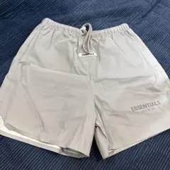 ESSENTIALS グレー ショートパンツ XSのサムネイル