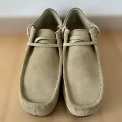 clarks クラークス 25.5 ワラビー ベージュ スエード モカシン - メルカリ