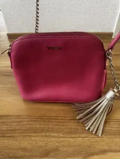 FURLA ピンクレザーショルダーバッグ タッセル付き