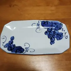 其泉窯　ぶどう柄 の長四角皿　有田焼