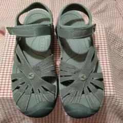 KEEN　ローズサンダル　グレー　25センチ