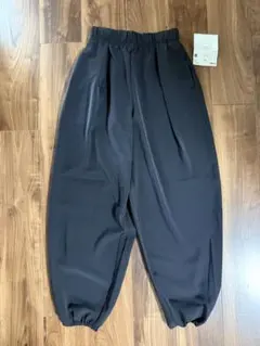 ジーユー GU ドレープバルーンパンツ　黒ブラック