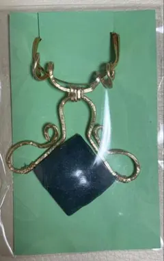 ダークグリーン ワイヤーラップペンダント