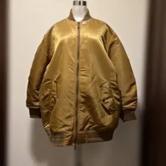 値下げ中UNTITLED 光沢ゴールド 中綿サテンブルゾン 上品カジュアル