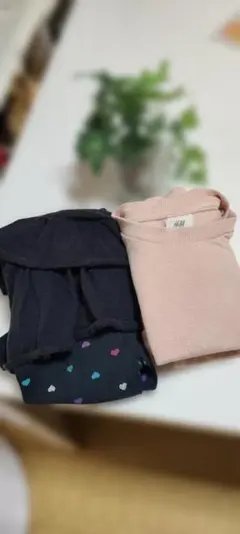 ピンク長袖トップスとフリルレギンスセット