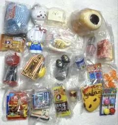 ガチャガチャ　まとめ　駄菓子　トイスピ　食品　サンリオ ちいかわ　キャンメイク