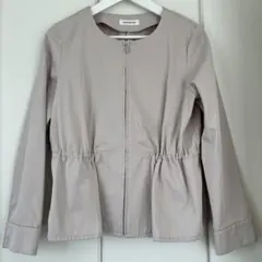 ナチュラルビューティーベーシック　ノーカラージャケット　M