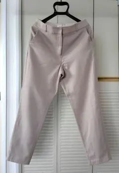 ベージュ スラックス