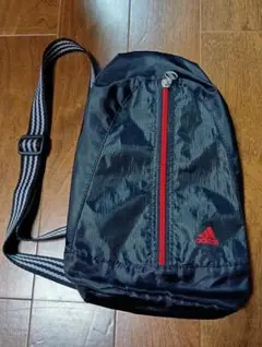adidas スリングバッグ ワンショルダー 黒ｘ赤 adidasｘEDION