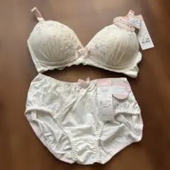 【新品】バースデイ　マタニティインナー ブラ＆ショーツ M 白