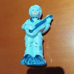 新品　陶器製 ギターを持つ人形 約15cm