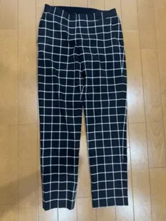 UNIQLOチェック柄 ロングパンツ ブラック ホワイトのサムネイル