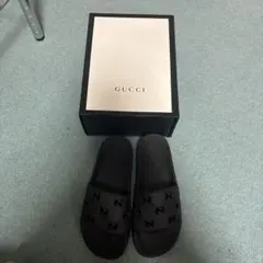 カ*ズ様 GUCCI ラバー スライドサンダル ブラック　27cm 8 カ*ズ様 GUCCI ラバー スライドサンダル ブラック 27cm 8 - メルカリ