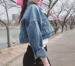 デニムブルー Gジャン 色味は一枚目が近いです。