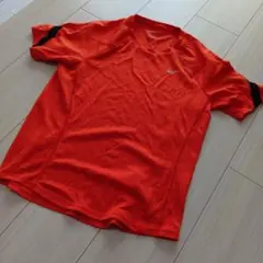 Nike Dri-FIT オレンジ Tシャツ