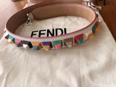 新品同様✨FENDIストラップユー 白xピンクのサムネイル