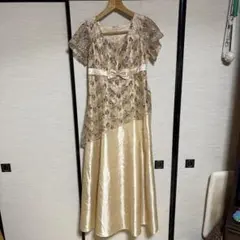 ゴールドビーズ装飾ロングドレス