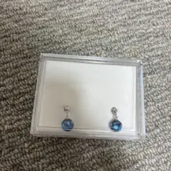 青色ドロップ型ピアス