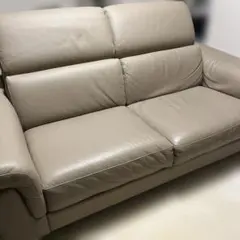 イタリア製　CALIAのベージュ レザー 2人掛けソファ