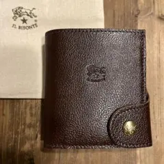 【新品未使用】【表参道店で本日購入】IL BISONTE 二つ折り財布　折り財布