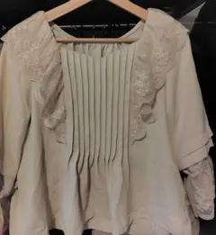 MAJESTIC LEGONレース付きフリル襟ベージュブラウス