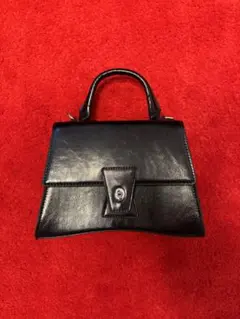 黒 レザー フラップハンドバッグ